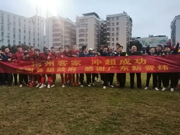 专家推荐【根号三】足球7连红 带来下午场澳超精选：中央海岸水手vs珀斯光荣【盈神解球】足球12中10 带来晚间英超赛事：富勒姆vs阿森纳【球球论道】足球7中6 带来晚间英超赛事：热刺vs伯恩茅斯今日热点赛事今日下午，澳超迎来焦点战对决：中央海岸水手vs珀斯光荣。